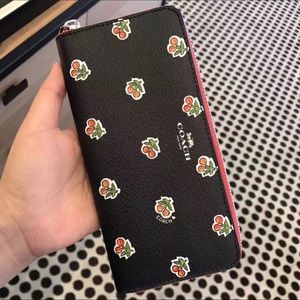 Last One！New Coach CherryPrint ZipAround Wallet